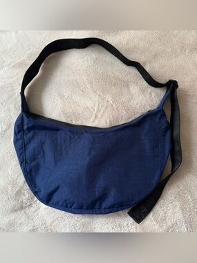 BAGGU Medium Nylon Crescent Bag Marine Blue